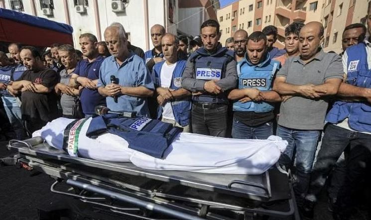 ಇಸ್ರೇಲ್‌ ವೈಮಾನಿಕ ದಾಳಿಗೆ ‘ಪ್ಯಾಲೆಸ್ತೀನ್‌ ಟಿವಿ’ ವರದಿಗಾರ ಅಬು ಹತಾಬ್ ಸೇರಿ ಕುಟುಂಬದ 12 ಮಂದಿ ಬಲಿ