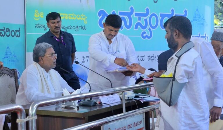 ಸಿಎಂ ಸಿದ್ದರಾಮಯ್ಯ ‘ಜನತಾ ದರ್ಶನ’: 3,812 ಅರ್ಜಿಗಳ ಸ್ವೀಕಾರ