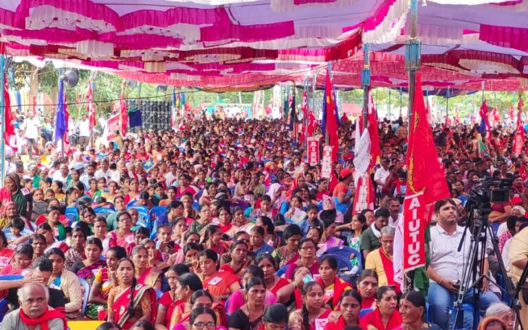 ಬೆಂಗಳೂರು: ದುಡಿಯುವ ಜನರ ಮಹಾಧರಣಿ; ಚಿತ್ರಗಳಲ್ಲಿ ನೋಡಿ