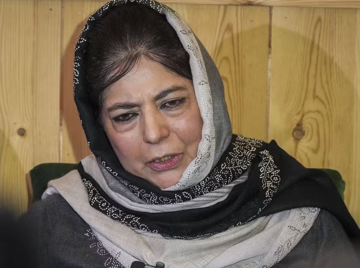 ಪೂಂಛ್‌ ನಾಗರಿಕರ ಹತ್ಯೆ ಪ್ರಕರಣ: ಸಂತ್ರಸ್ತ ಕುಟುಂಬದ ಭೇಟಿಗೆ ಮುಂದಾದ ಮೆಹಬೂಬಾ ಮುಫ್ತಿಗೆ ಗೃಹಬಂಧನ