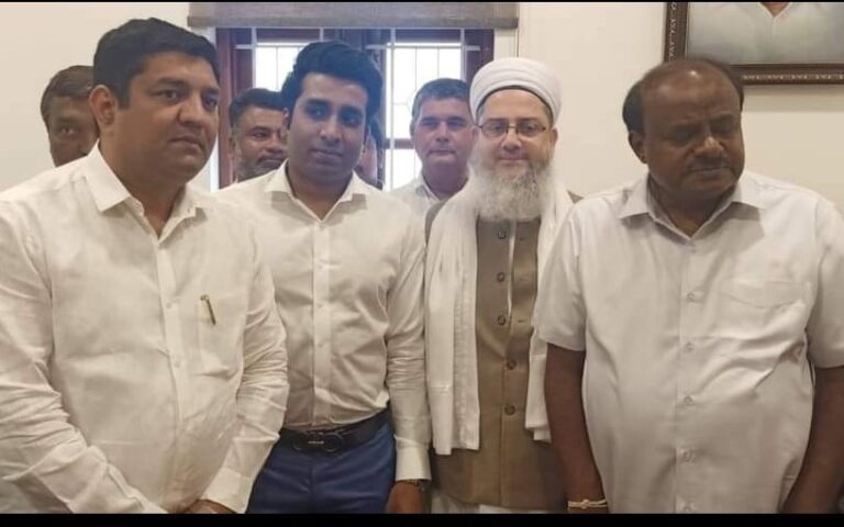 ಕುಮಾರಸ್ವಾಮಿ ಜತೆಗೆ ಮುಸ್ಲಿಂ ಧಾರ್ಮಿಕ ಮುಖಂಡ ತನ್ವೀರ್ ಹಾಶ್ಮಿ; ಯತ್ನಾಳ್‌ಗೆ ಕಾಂಗ್ರೆಸ್ ತಿರುಗೇಟು