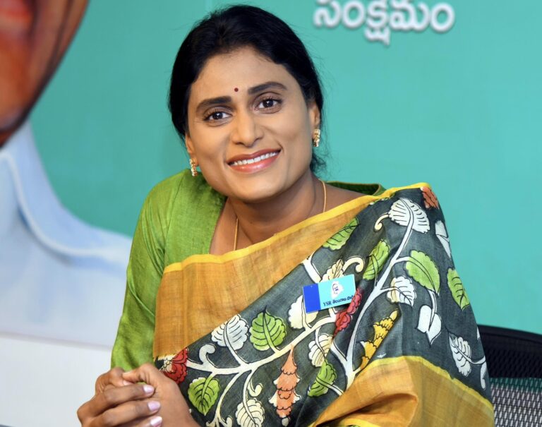 ಜನವರಿ ಮೊದಲ ವಾರದಲ್ಲಿ ‘ಕೈ’ ಹಿಡಿಯಲಿರುವ ವೈಎಸ್ಆರ್ ಪುತ್ರಿ! ದೆಹಲಿ ರಾಜಕಾರಣಕ್ಕೆ ಶರ್ಮಿಳಾ?
