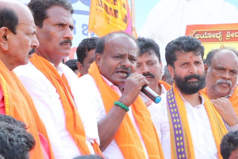 ‘ಕಾಂಗ್ರೆಸ್ ನಾಯಕರದ್ದು ಸಂಕುಚಿತ ಮನೋಭಾವ..’; ಕೇಸರಿ ಶಾಲು ಧರಿಸಿದ್ದನ್ನು ಸಮರ್ಥಿಸಿಕೊಂಡ ಎಚ್‌ಡಿಕೆ