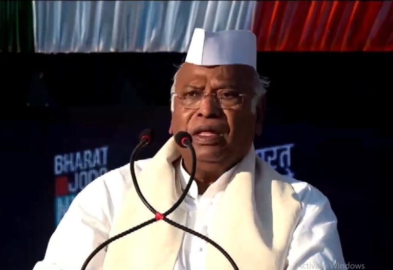 ಅದಾನಿ-ಅಂಬಾನಿ ಟೆಂಪೋದಲ್ಲಿ ಹಣ ಕಳುಹಿಸಿದ್ದರೆ ತನಿಖೆಗೆ ಆದೇಶಿಸಿ: ಪ್ರಧಾನಿಗೆ ಖರ್ಗೆ ಸವಾಲು