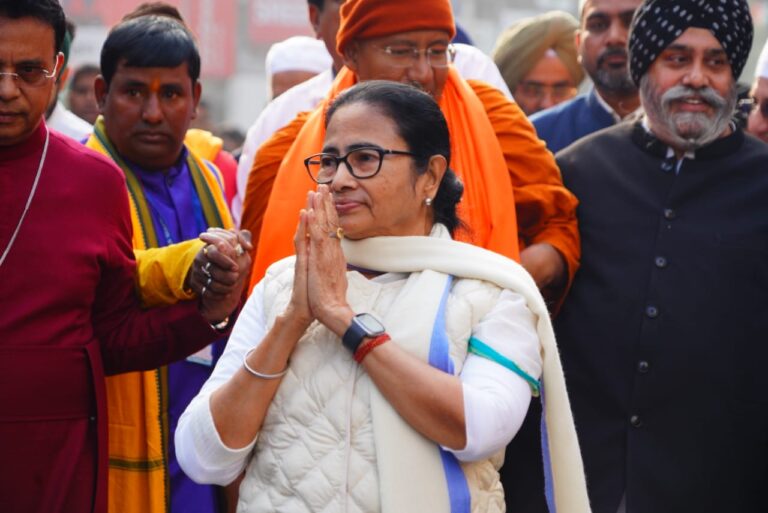 ಪಶ್ಚಿಮ ಬಂಗಾಳ: ‘ಸರ್ವಧರ್ಮ ಸೌಹಾರ್ದ ರ‍್ಯಾಲಿ’ ಆರಂಭಿಸಿದ ಮಮತಾ ಬ್ಯಾನರ್ಜಿ
