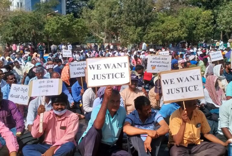 ಬೆಂಗಳೂರು: ಖಾಯಂ ನೇಮಕಾತಿಗೆ ಆಗ್ರಹಿಸಿ ಅತಿಥಿ ಉಪನ್ಯಾಸಕರಿಂದ ಅನಿರ್ದಿಷ್ಟಾವಧಿ ಧರಣಿ