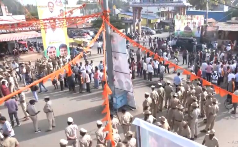 ಹನುಮಧ್ವಜ ವಿವಾದ: ಪರಿಸ್ಥಿತಿ ಪ್ರಕ್ಷುಬ್ಧಗೊಳಿಸಿದ ಹಿಂದುತ್ವ ಕಾರ್ಯಕರ್ತರು; ಬಿಜೆಪಿ ವಿರುದ್ಧ ಸಿಎಂ ವಾಗ್ದಾಳಿ