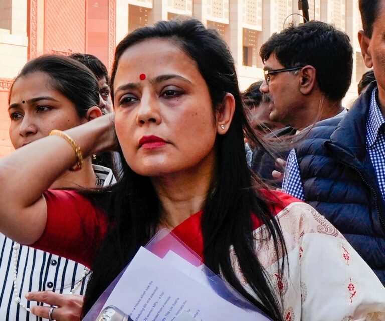 ಪ್ರಶ್ನೆಗಾಗಿ ನಗದು ಪ್ರಕರಣ: ಮಾಹಿತಿ ಸೋರಿಕೆ ಮಾಡದಂತೆ ಮಹುವಾ ಸಲ್ಲಿಸಿದ್ದ ಅರ್ಜಿ ಹೈಕೋರ್ಟಿನಲ್ಲಿ ವಜಾ