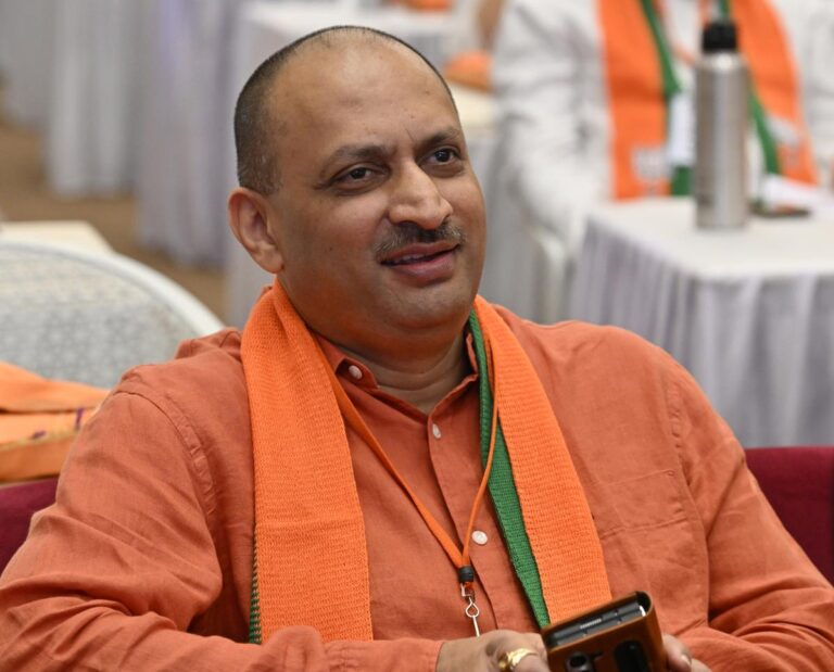 ‘ಸಂವಿಧಾನ ಬದಲಾವಣೆ’ ಹೇಳಿಕೆ; ಹೆಗಡೆಯಿಂದ ಅಂತರ ಕಾಯ್ದುಕೊಂಡ ಬಿಜೆಪಿ, ಎಂಪಿ ಟಿಕೆಟ್ ಸಿಗುವುದು ಅನುಮಾನ!