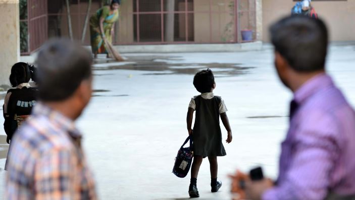 ಮೋದಿ ತವರು ರಾಜ್ಯದಲ್ಲಿ ಗಣನೀಯವಾಗಿ ಮುಚ್ಚಲ್ಪಟ್ಟ ಸರಕಾರಿ ಶಾಲೆಗಳು!