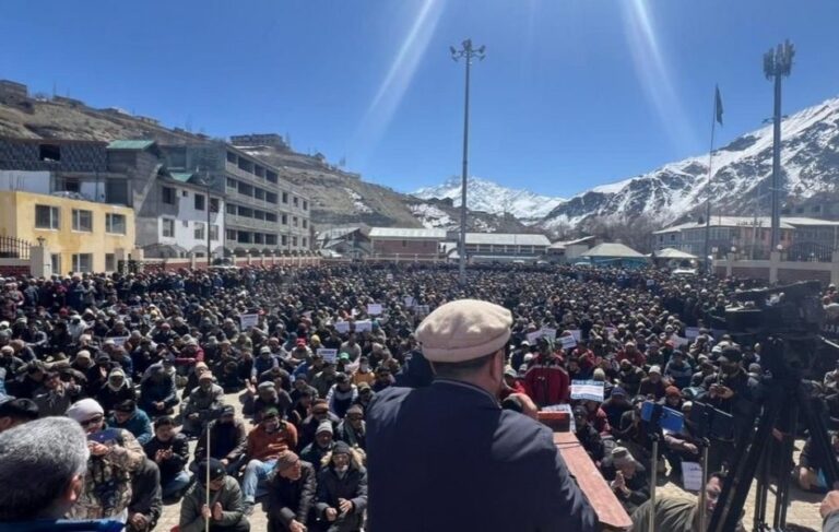 ಮೋದಿ ಸರ್ಕಾರದ ವಿರುದ್ಧ ಲಡಾಖ್‌ನಲ್ಲಿ ಭುಗಿಲೆದ್ದ ಜನಾಕ್ರೋಶ: ಬೃಹತ್ ಪ್ರತಿಭಟನೆ, ಉಪವಾಸ ಸತ್ಯಾಗ್ರಹ