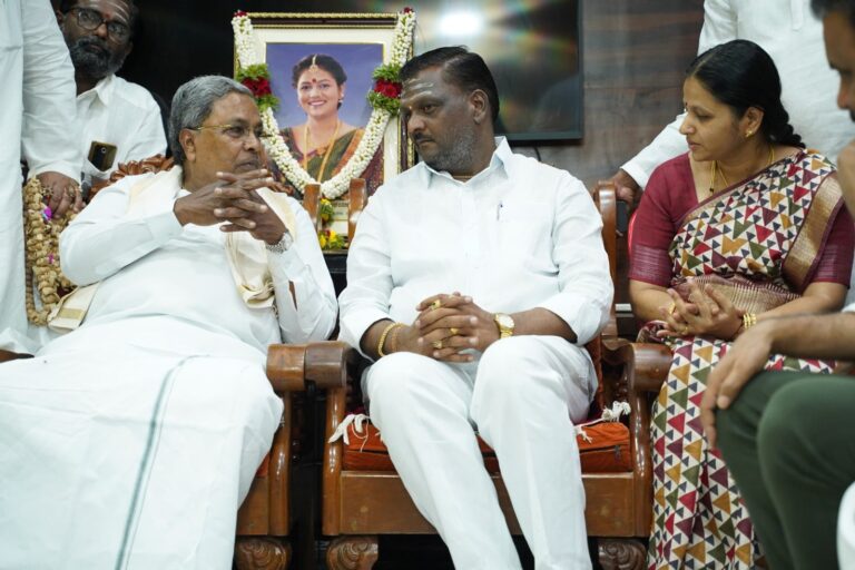 ನೇಹಾ ಹಿರೇಮಠ್ ಮನೆಗೆ ಸಿಎಂ ಸಿದ್ದರಾಮಯ್ಯ ಭೇಟಿ: ಕುಟುಂಬಸ್ಥರಿಗೆ ಸಾಂತ್ವನ