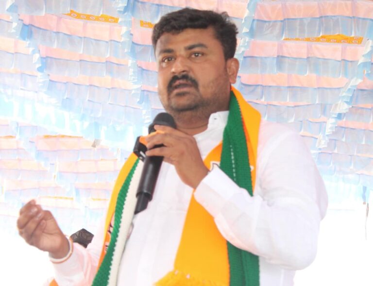 ’19 ಜನ ಶಾಸಕರ ಭವಿಷ್ಯ ಬೇಕೋ; ಪ್ರಜ್ವಲ್ ಮುಖ್ಯವೋ ತೀರ್ಮಾನಿಸಿ..’; ಜೆಡಿಎಸ್‌ ವರಿಷ್ಠರಿಗೆ ಸಮೃದ್ಧಿ ಮಂಜುನಾಥ್ ಎಚ್ಚರಿಕೆ