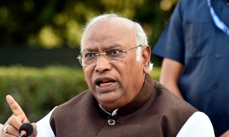 ಮತದಾನದ ವಿವರ ತಡವಾಗಿ ಪ್ರಕಟ, ನೋಂದಾಯಿತ ಮತದಾರರ ಮಾಹಿತಿ ಮಾಯ: ಚು. ಆಯೋಗಕ್ಕೆ ಗಂಭೀರ ಪ್ರಶ್ನೆ ಎತ್ತಿದ ಖರ್ಗೆ