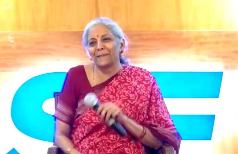 ತೆರಿಗೆ ಹೆಚ್ಚಳದ ಕುರಿತ ಪ್ರಶ್ನೆಗೆ ಉತ್ತರಿಸದೆ ತಮಾಷೆಯಾಗಿ ನಕ್ಕ ವಿತ್ತ ಸಚಿವೆ ನಿರ್ಮಲಾ ಸೀತಾರಾಮನ್