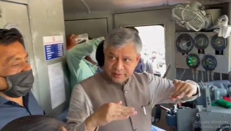 ಕಾಂಚನಜುಂಗಾ ಎಕ್ಸ್‌ಪ್ರೆಸ್‌-ಗೂಡ್ಸ್ ರೈಲು ಅಪಘಾತ; ‘ಕವಚ’ ತಂತ್ರಜ್ಞಾನ ವ್ಯವಸ್ಥೆ ಇರಲಿಲ್ಲವೇ..?