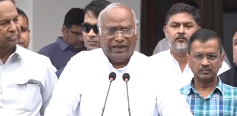 ಇಂಡಿಯಾ ಮೈತ್ರಿಕೂಟ ಕನಿಷ್ಠ 295 ಸ್ಥಾನಗಳಲ್ಲಿ ಗೆಲುವು ಸಾಧಿಸಲಿದೆ: ಮೈತ್ರಿ ಪಕ್ಷಗಳ ಸಭೆ ಬಳಿಕ ವಿಶ್ವಾಸ ವ್ಯಕ್ತಪಡಿಸಿದ ಖರ್ಗೆ, ಕೇಜ್ರಿವಾಲ್‌