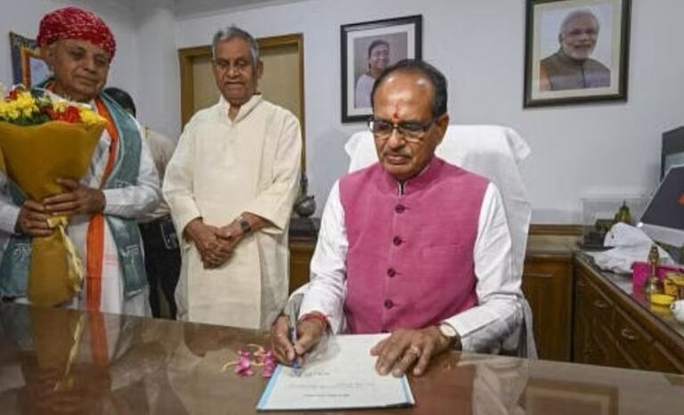 ರೈತರ ಹತ್ಯೆ ಹೊಣೆಗಾರರಿಗೆ ಕೃಷಿ ಸಚಿವಾಲಯದ ಹೊಣೆ: ರೈತ ಸಂಘಟನೆಗಳಿಂದ ಪ್ರತಿಭಟನೆ