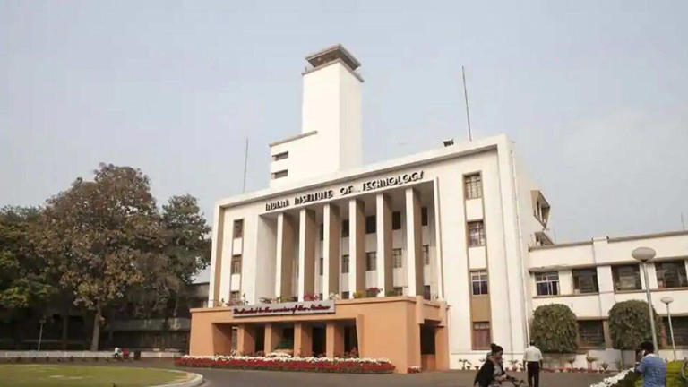 ನೇಣು ಬಿಗಿದ ಸ್ಥಿತಿಯಲ್ಲಿ ನಾಲ್ಕನೇ ವರ್ಷದ ವಿದ್ಯಾರ್ಥಿನಿ ಪತ್ತೆ; ಐಐಟಿ ಖರಗ್‌ಪುರದ ಹಾಸ್ಟೆಲ್‌ನಲ್ಲಿ ಘಟನೆ