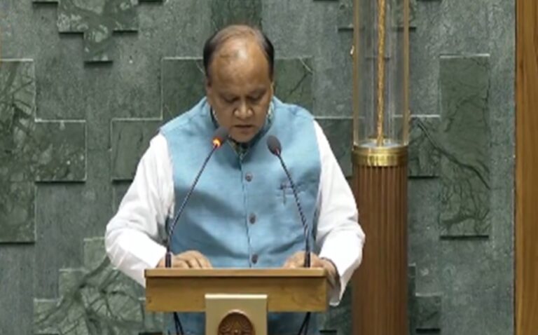 ಪ್ರಮಾಣ ವಚನ ಸ್ವೀಕಾರದ ವೇಳೆ ‘ಜೈ ಹಿಂದೂ ರಾಷ್ಟ್ರ’ ಎಂದ ಬರೇಲಿಯ ಬಿಜೆಪಿ ಸಂಸದ