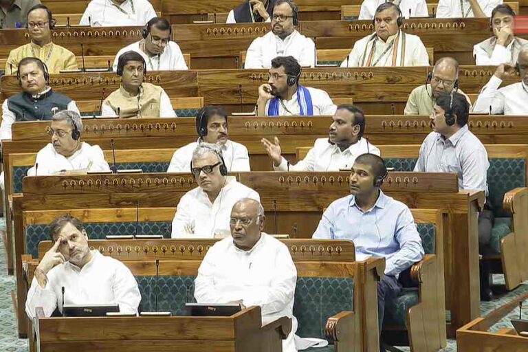 ‘ಸರ್ಕಾರದ ಸ್ಕ್ರಿಪ್ಟ್ ಸುಳ್ಳುಗಳಿಂದ ತುಂಬಿದೆ..’; ರಾಷ್ಟ್ರಪತಿಗಳ ಭಾಷಣದ ಕುರಿತು ವಿಪಕ್ಷ ನಾಯಕರಿಂದ ಟೀಕೆ