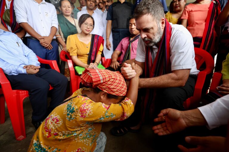 ಅಸ್ಸಾಂ: ನಿರಾಶ್ರಿತ ಮಣಿಪುರ ನಿವಾಸಿಗಳನ್ನು ಭೇಟಿಯಾದ ರಾಹುಲ್ ಗಾಂಧಿ