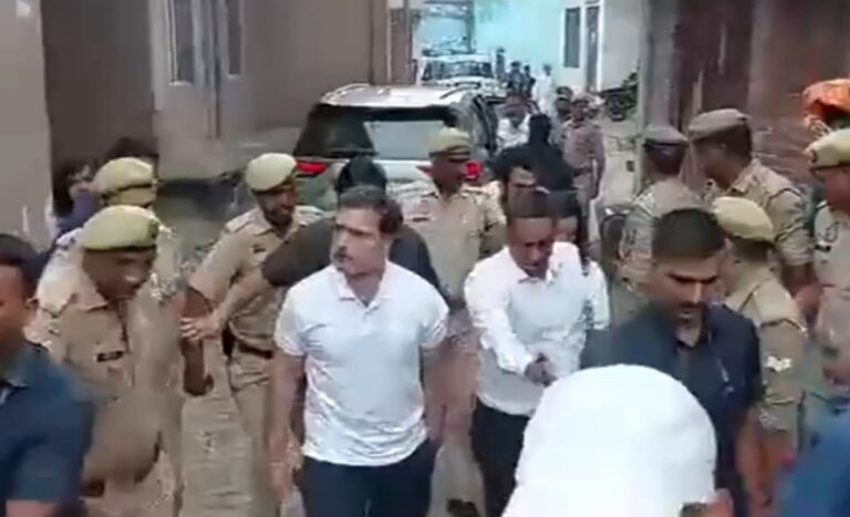 ಹತ್ರಾಸ್ ಕಾಲ್ತುಳಿತ ಪ್ರಕರಣ: ಅಲಿಘರ್‌ನ ಪಿಲಾಖ್ನಾ ಗ್ರಾಮದಲ್ಲಿ ಸಂತ್ರಸ್ತರ ಕುಟುಂಬಗಳನ್ನು ಭೇಟಿಯಾದ ರಾಹುಲ್