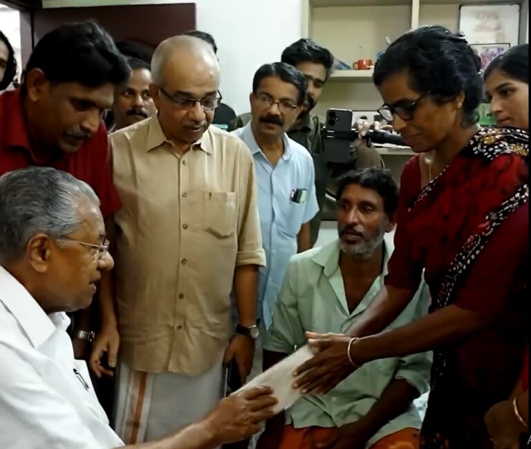 ಶಿರೂರು ಭೂಕುಸಿತದಲ್ಲಿ ನಾಪತ್ತೆಯಾದ ಅರ್ಜುನ್ ಮನೆಗೆ ಭೇಟಿ ನೀಡಿದ ಸಿಎಂ ಪಿಣರಾಯಿ ವಿಜಯನ್