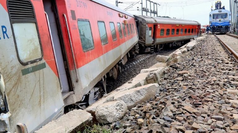 ಕಾನ್ಪುರ: ಹಳಿತಪ್ಪಿದ ಸಬರಮತಿ ಎಕ್ಸ್‌ಪ್ರೆಸ್‌ನ 20 ಬೋಗಿಗಳು; ಯಾವುದೇ ಪ್ರಾಣಹಾನಿ ಇಲ್ಲ