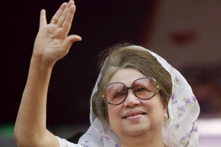 ಬಾಂಗ್ಲಾದೇಶ | ಮಾಜಿ ಪ್ರಧಾನಿ ಖಾಲಿದಾ ಝಿಯಾ ಬಿಡುಗಡೆಗೆ ಅಧ್ಯಕ್ಷರ ಆದೇಶ : ಇಂದು ಸೇನೆಯಿಂದ ಸರ್ಕಾರ ರಚನೆ ಸಾಧ್ಯತೆ