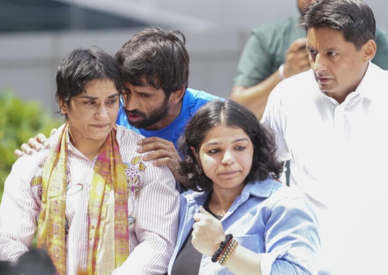 ಭಾರತಕ್ಕೆ ಆಗಮಿಸಿದ ವಿನೇಶಾ ಫೋಗಟ್; ‘ಹೋರಾಟ ಇನ್ನೂ ಮುಗಿದಿಲ್ಲ’ ಎಂದು ಭಾವುಕರಾದ ಕುಸ್ತಿಪಟು