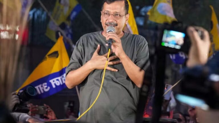 ತಿಹಾರ್ ಜೈಲಿನಿಂದ ಹೊರಬಂದ ಕೇಜ್ರಿವಾಲ್; ಮಳೆಯಲ್ಲೆ ಕಾಯುತ್ತಿದ್ದ ಬೆಂಬಲಿಗರಿಗೆ ಧನ್ಯವಾದ ತಿಳಿಸಿದ ದೆಹಲಿ ಸಿಎಂ