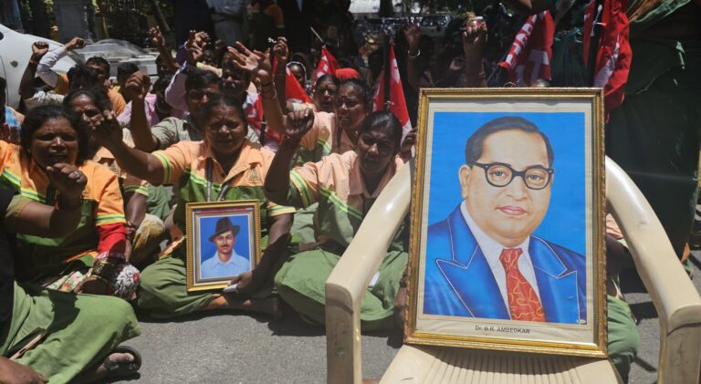 ತಮ್ಮ ಮೇಲಿನ ಹಿಂಸಾಚಾರ, ಜಾತಿ ದೌರ್ಜನ್ಯ ಖಂಡಿಸಿ ಸಿಡಿದೆದ್ದ ಪೌರಕಾರ್ಮಿಕರು; ಪಾಲಿಕೆ ಕೇಂದ್ರ ಕಚೇರಿ ಮುಂದೆ ಪ್ರತಿಭಟನೆ