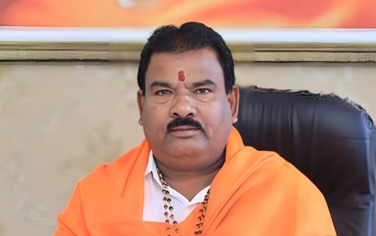 ರಾಹುಲ್ ಗಾಂಧಿ ನಾಲಿಗೆ ಕಡಿಯುವವರಿಗೆ ₹11 ಲಕ್ಷ ನೀಡುತ್ತೇನೆ ಎಂದ ಶಿವಸೇನೆ ಶಾಸಕ