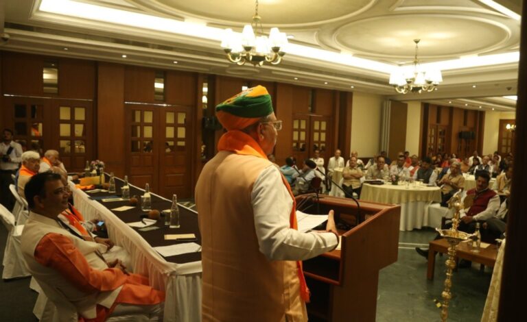 ವಿಶ್ವ ಹಿಂದೂ ಪರಿಷತ್ ಸಭೆಯಲ್ಲಿ ಭಾಗವಹಿಸಿದ 30 ನಿವೃತ್ತ ನ್ಯಾಯಾಧೀಶರು : ವಕ್ಫ್ ಮಸೂದೆ, ಮತಾಂತರ ಕಾನೂನು ಕುರಿತು ಚರ್ಚೆ