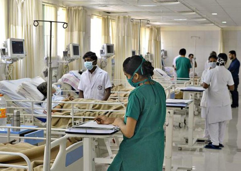 ವೈದ್ಯರು,ರಾಜ್ಯದಾದ್ಯಂತ ಭರ್ತಿಯಾಗದ 2000 ಸರ್ಕಾರಿ ವೈದ್ಯರ ಹುದ್ದೆ; ಗ್ರಾಮೀಣ ಭಾಗದ ಆರೋಗ್ಯ ಬಿಕ್ಕಟ್ಟಿನಲ್ಲಿ! 2000 Govt doctor posts unfilled across the state; Rural health crisis!