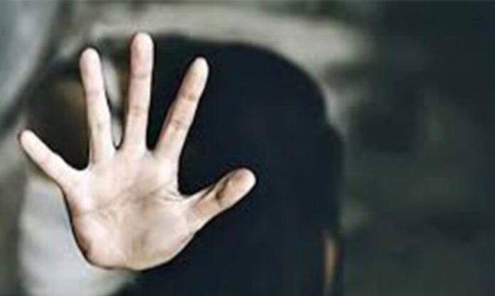 ಬೆಂಗಳೂರು, ನಡುರಸ್ತೆ, ಯುವಕ, ಬೆತ್ತಲೆ, ರೌಡಿ ಶೀಟರ್,Bangalore, road, youth, naked, rowdy sheeter,