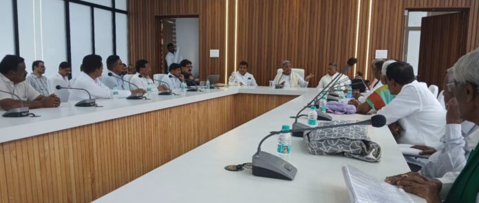 ಚನ್ನರಾಯಪಟ್ಟಣ ರೈತ ಹೋರಾಟ , ಅಕ್ಟೋಬರ್, ಅಂತ್ಯ, ಸಮಸ್ಯೆ ಬಗೆಹರಿಸು, ಮುಖ್ಯಮಂತ್ರಿ,ಸಿದ್ದರಾಮಯ್ಯ, ಭರವಸೆ,Channarayapatna farmer struggle, October, end, solve the problem, Chief Minister, Siddaramaiah, hope,