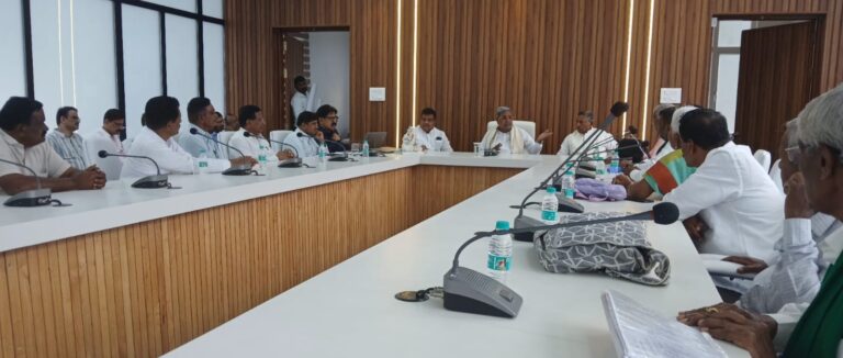 ಚನ್ನರಾಯಪಟ್ಟಣ ರೈತ ಹೋರಾಟ , ಅಕ್ಟೋಬರ್, ಅಂತ್ಯ, ಸಮಸ್ಯೆ ಬಗೆಹರಿಸು, ಮುಖ್ಯಮಂತ್ರಿ,ಸಿದ್ದರಾಮಯ್ಯ, ಭರವಸೆ,Channarayapatna farmer struggle, October, end, solve the problem, Chief Minister, Siddaramaiah, hope,