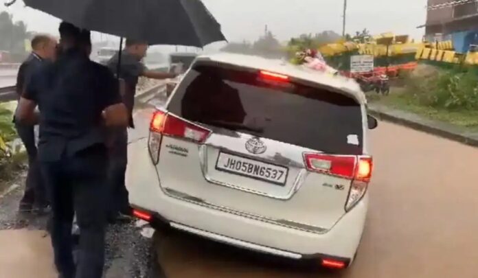 ವಿಡಿಯೊ,ಹೆದ್ದಾರಿ, ಗುಂಡಿ, ಕೇಂದ್ರ ಸಚಿವ, ಶಿವರಾಜ್ ಸಿಂಗ್ ಚೌಹಾಣ್, ಕಾರು, Video,Highway, Gundi, Union Minister, Shivraj Singh Chouhan, Car,