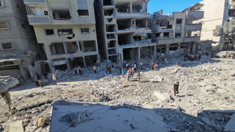 ಗಾಜಾದ ವಸತಿ ಕಟ್ಟಡದ ಮೇಲೆ ಇಸ್ರೇಲ್‌ ದಾಳಿಗೆ 55 ಜನ ಬಲಿ; ಅವಶೇಷಗಳ ಅಡಿಯಲ್ಲಿ ಹಲವರು ಸಿಲುಕಿಕೊಂಡಿರುವ ಶಂಕೆ