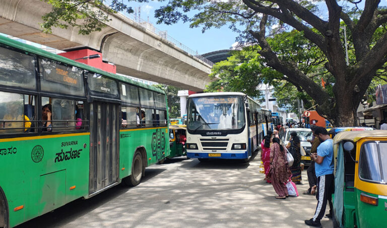 ಬಸ್‌ನಲ್ಲಿ ಸೀಟ್, ಮೀಟರ್ ದರಕ್ಕೆ ಆಟೋ, ಚಾಲಕ-ಪ್ರಯಾಣಿಕರಿಗೆ ನೆಮ್ಮದಿ ನೆಲೆಗೊಳಿಸಲು ಸಾಧ್ಯವಿಲ್ಲವೇ?