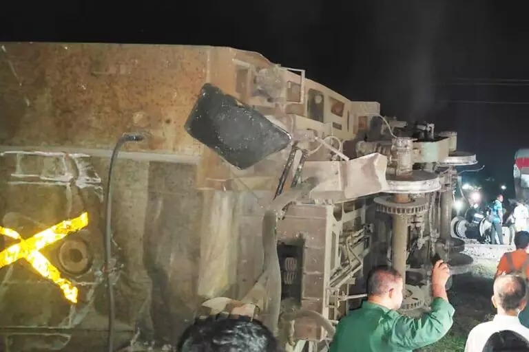 ಗೂಡ್ಸ್ ರೈಲಿಗೆ ಡಿಕ್ಕಿ ಹೊಡೆದ ಮೈಸೂರು-ದರ್ಭಾಂಗ ಎಕ್ಸ್‌ಪ್ರೆಸ್ : 19 ಮಂದಿಗೆ ಗಾಯ