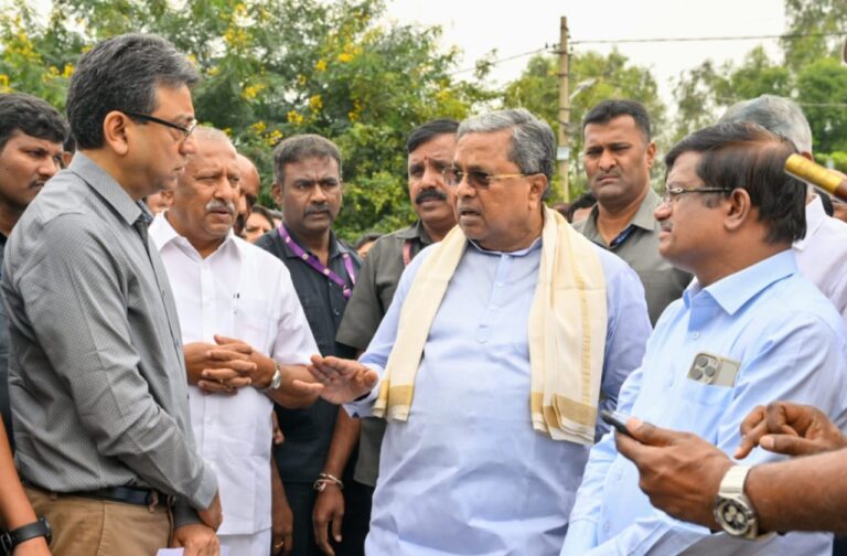 ಬೆಂಗಳೂರು | ಕಟ್ಟಡ ಕುಸಿದ ಸ್ಥಳಕ್ಕೆ ಸಿಎಂ ಸಿದ್ದರಾಮಯ್ಯ ಭೇಟಿ : ಮೃತರ ಕುಟುಂಬಕ್ಕೆ ತಲಾ ₹5 ಲಕ್ಷ ಪರಿಹಾರ ಘೋಷಣೆ