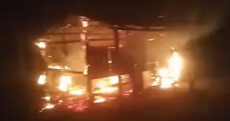 ಮಣಿಪುರ ಹಿಂಸಾಚಾರ: ಜಿರಿಬಾಮ್‌ನಲ್ಲಿ ಆರು ಮನೆಗಳಿಗೆ ಬೆಂಕಿ, ಗ್ರಾಮಸ್ಥರ ಮೇಲೆ ಹಲ್ಲೆ