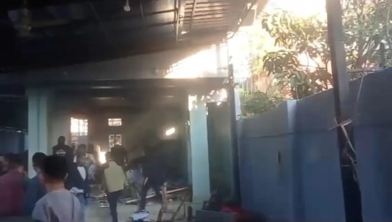 ಸಿಎಂ ಬಿರೇನ್ ಸಿಂಗ್ ನಿವಾಸಕ್ಕೆ ಮುತ್ತಿಗೆ ಹಾಕಲು ಯತ್ನಿಸಿದ ಮೈತೇಯಿ ಗುಂಪು; ರಾಜ್ಯ ಸರ್ಕಾರಕ್ಕೆ 24 ಗಂಟೆಗಳ ಗಡುವು