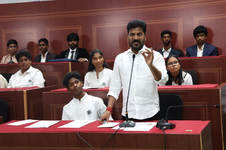 ಚುನಾವಣೆಯಲ್ಲಿ ಸ್ಪರ್ಧಿಸಲು ವಯೋಮಿತಿ ಇಳಿಸುವಂತೆ ಒತ್ತಾಯಿಸಿದ ತೆಲಂಗಾಣ ಸಿಎಂ ರೆಡ್ಡಿ