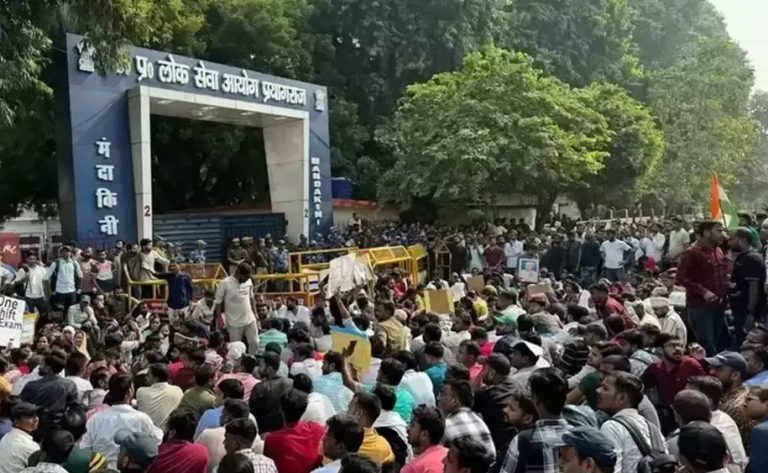 ಪ್ರಯಾಗರಾಜ್‌: ಬ್ಯಾರಿಕೇಡ್‌ ಮುರಿದ ಪ್ರತಿಭಟನಾನಿರತ ಯುಪಿಪಿಎಸ್‌ಸಿ ಆಕಾಂಕ್ಷಿಗಳು; ‘ಅಪರಾಧಿಗಳು ನುಸುಳಿದ್ದಾರೆ’ ಎಂದು ಆರೋಪಿಸಿದ ಪೊಲೀಸರು