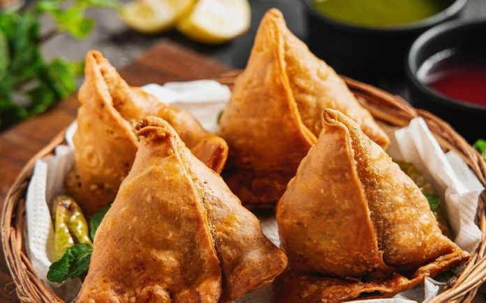 ವಿಚಿತ್ರ ಘಟನೆ,ಸಿಎಂ,ಸಮೋಸ, ಸಿಬ್ಬಂದಿ, ಐವರು, ಪೊಲೀಸರು, ಸಮನ್ಸ್‌, Strange incident, CM, Samosa, Staff, Five, Police, Summons,