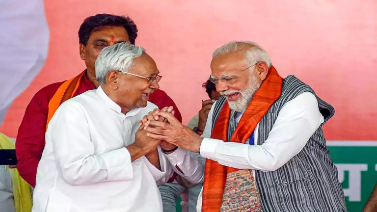 ಬಿಹಾರ, ಮತ್ತೆ ಮೋದಿಯ ಕಾಲು, ಮೋದಿ, ಕಾಲು ಮುಟ್ಟಿ ನಮಿಸು, ಪ್ರಯತ್ನಿಸು, ನಿತೀಶ್ ಕುಮಾರ್, Bihar, again, Modi, touch my feet and bow down, try, Nitish ,